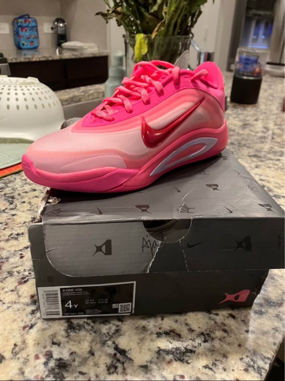 Nike Kids A’Ja Wilson Pink Gradient Sneakers Sz 4 - Picture 2 of 2